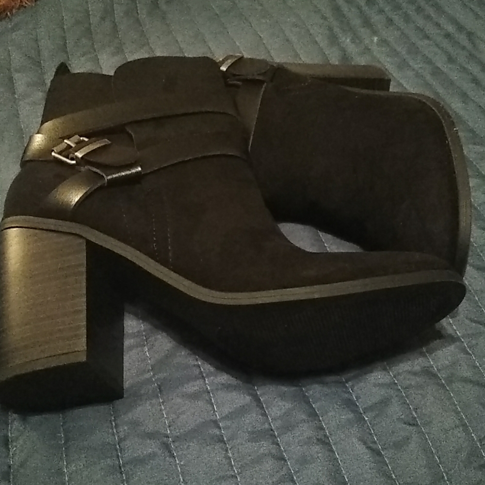 🆕Madden Girl heel boots Size 8.5